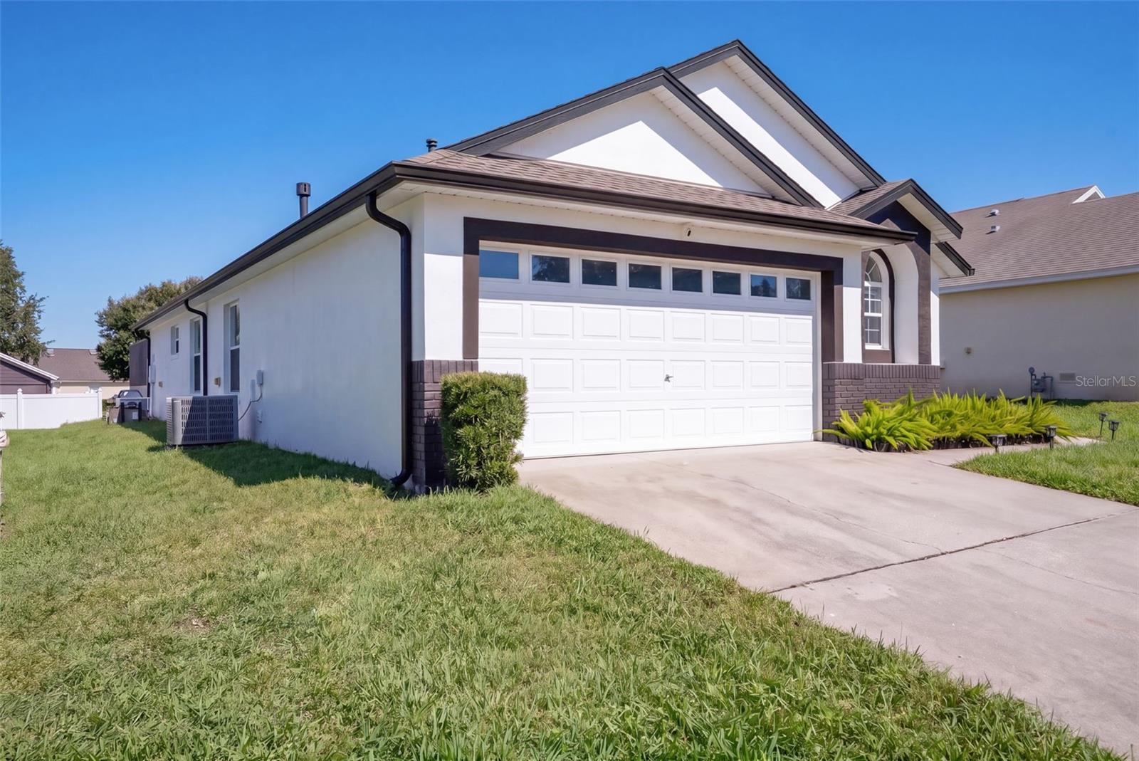 Listing photo 3 for 8095 Indian Creek Blvd