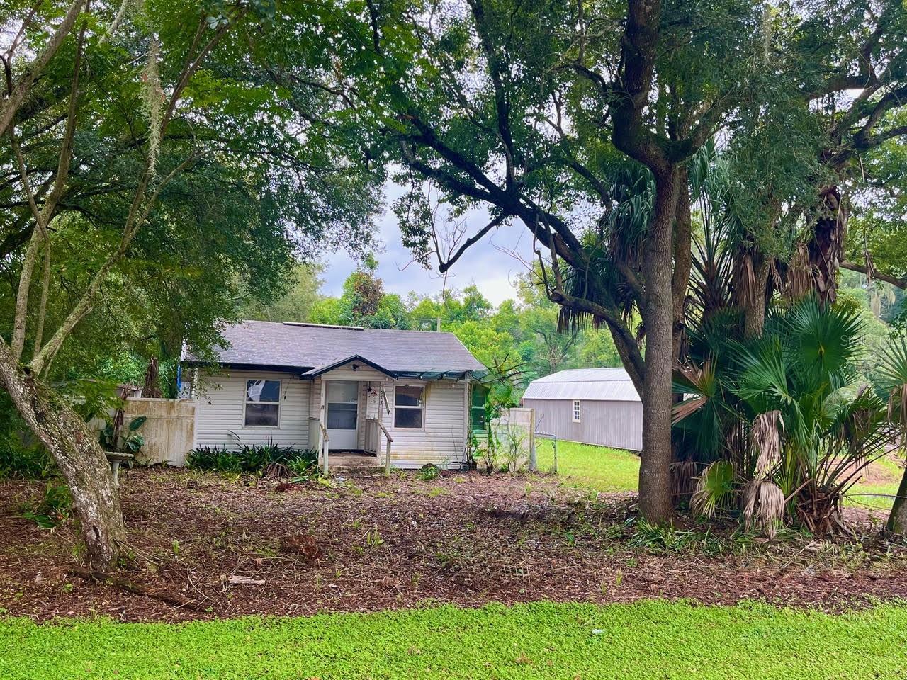 Listing photo 1 for 613 W Date St