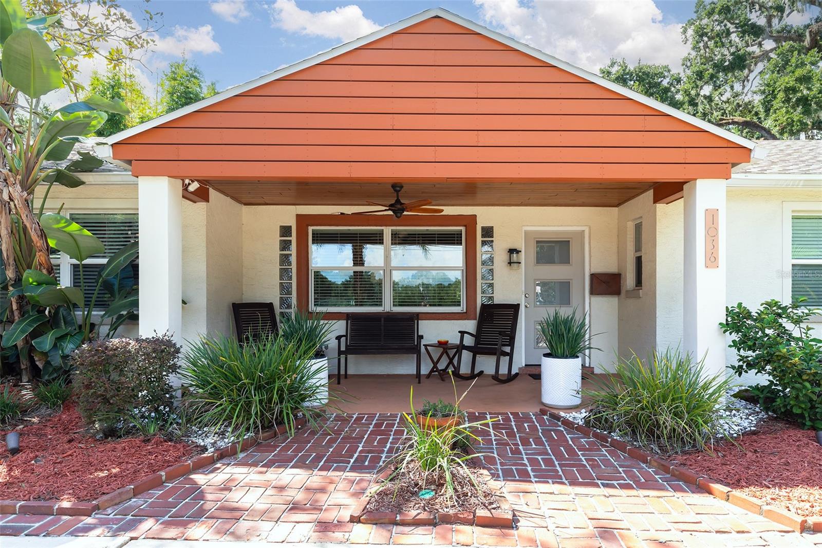 Listing photo 2 for 1036 Delaney Ave