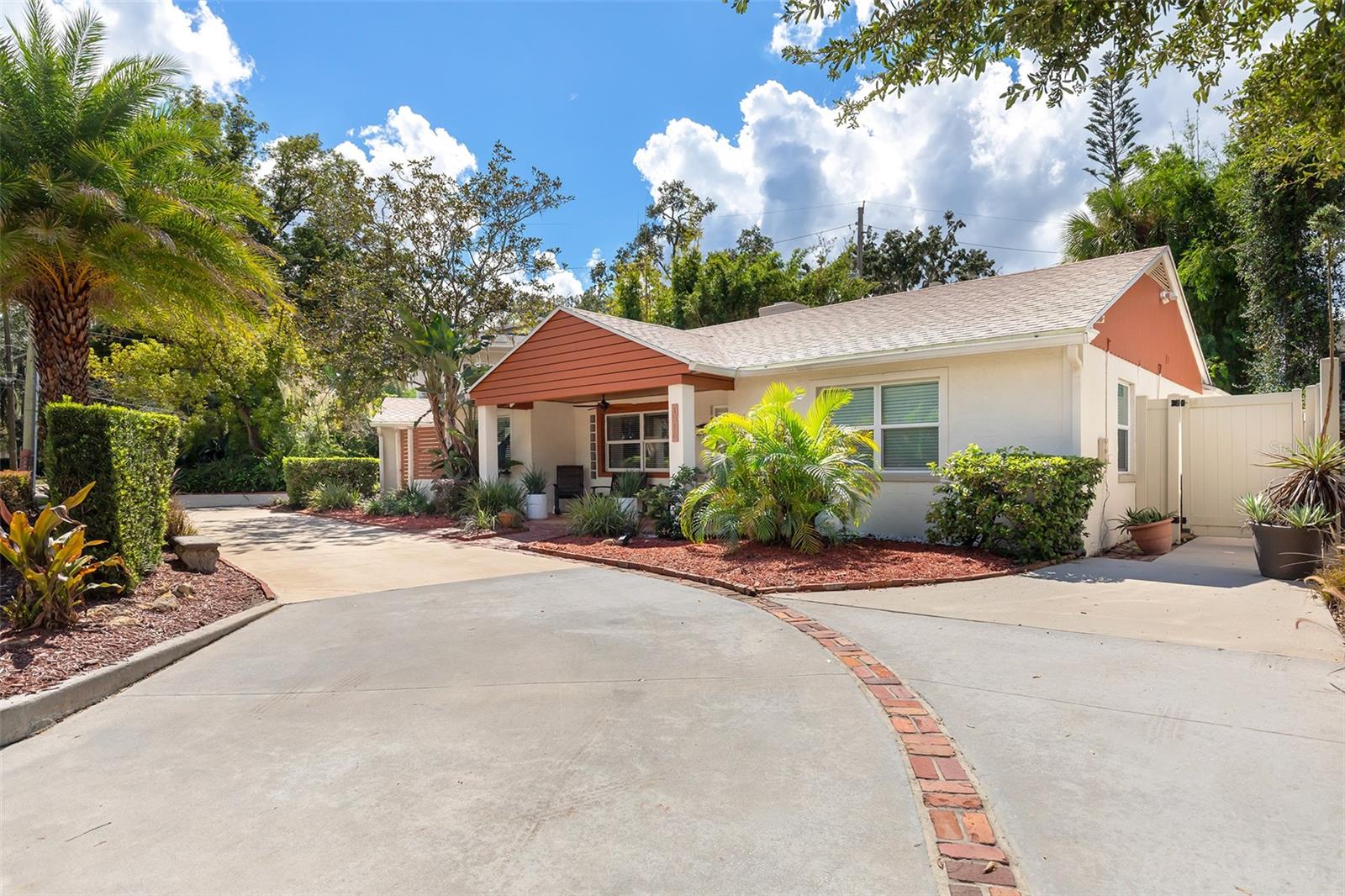 Listing photo 1 for 1036 Delaney Ave