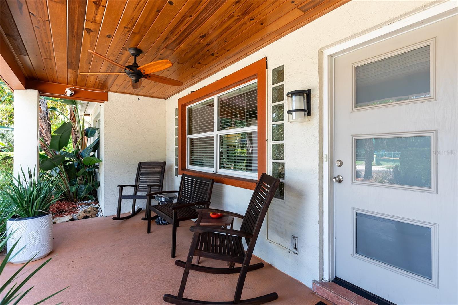 Listing photo 3 for 1036 Delaney Ave