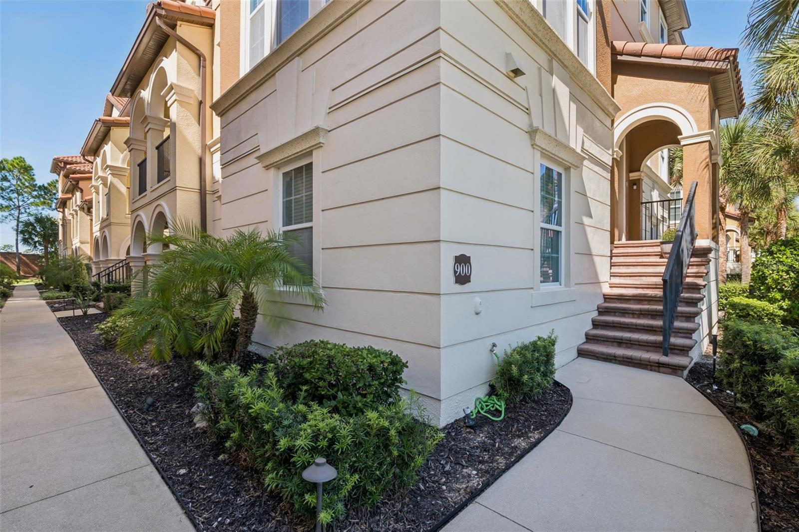 Listing photo 3 for 900 Lobelia Dr
