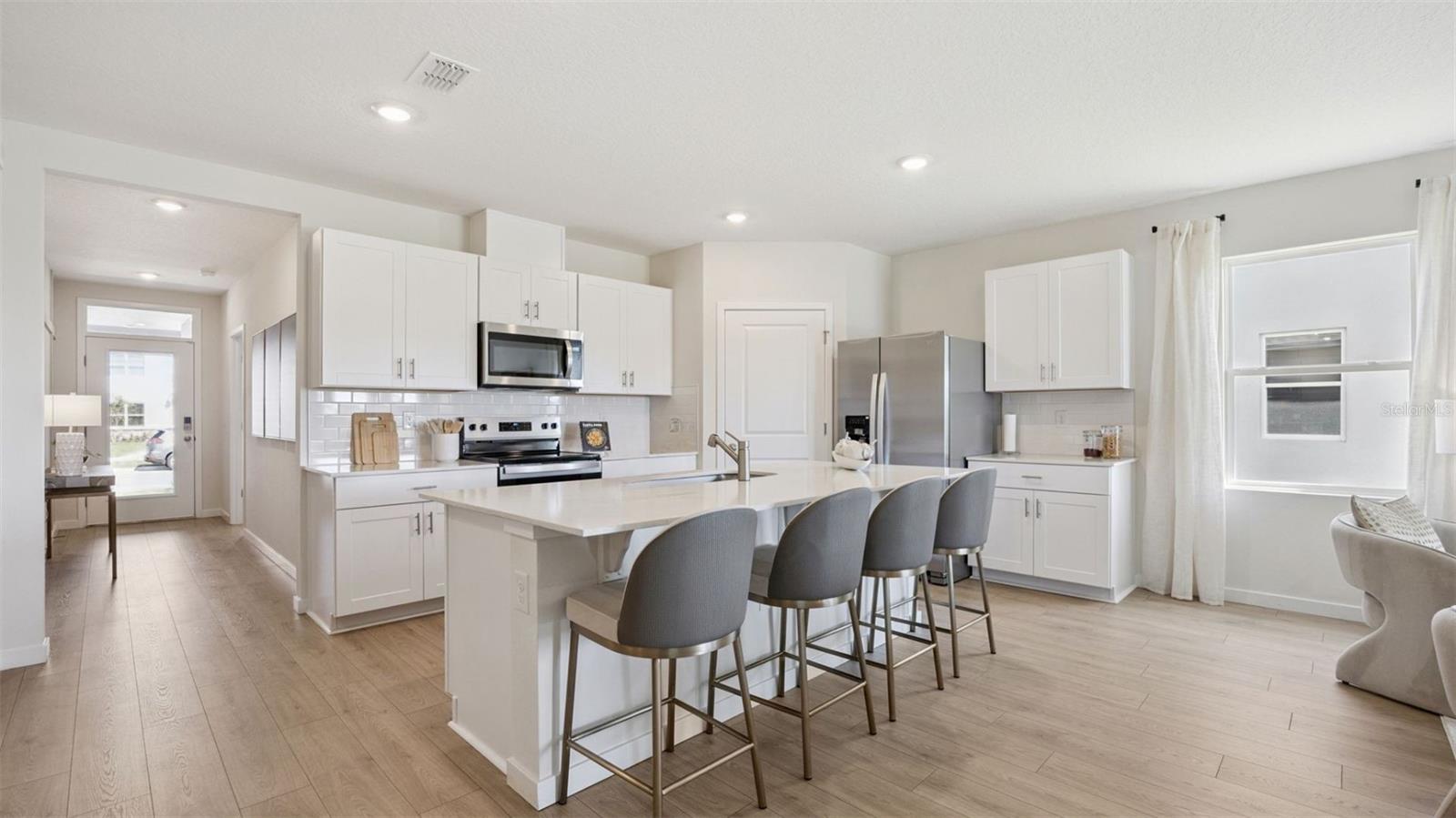 Listing photo 3 for 4530 Red Fish Run