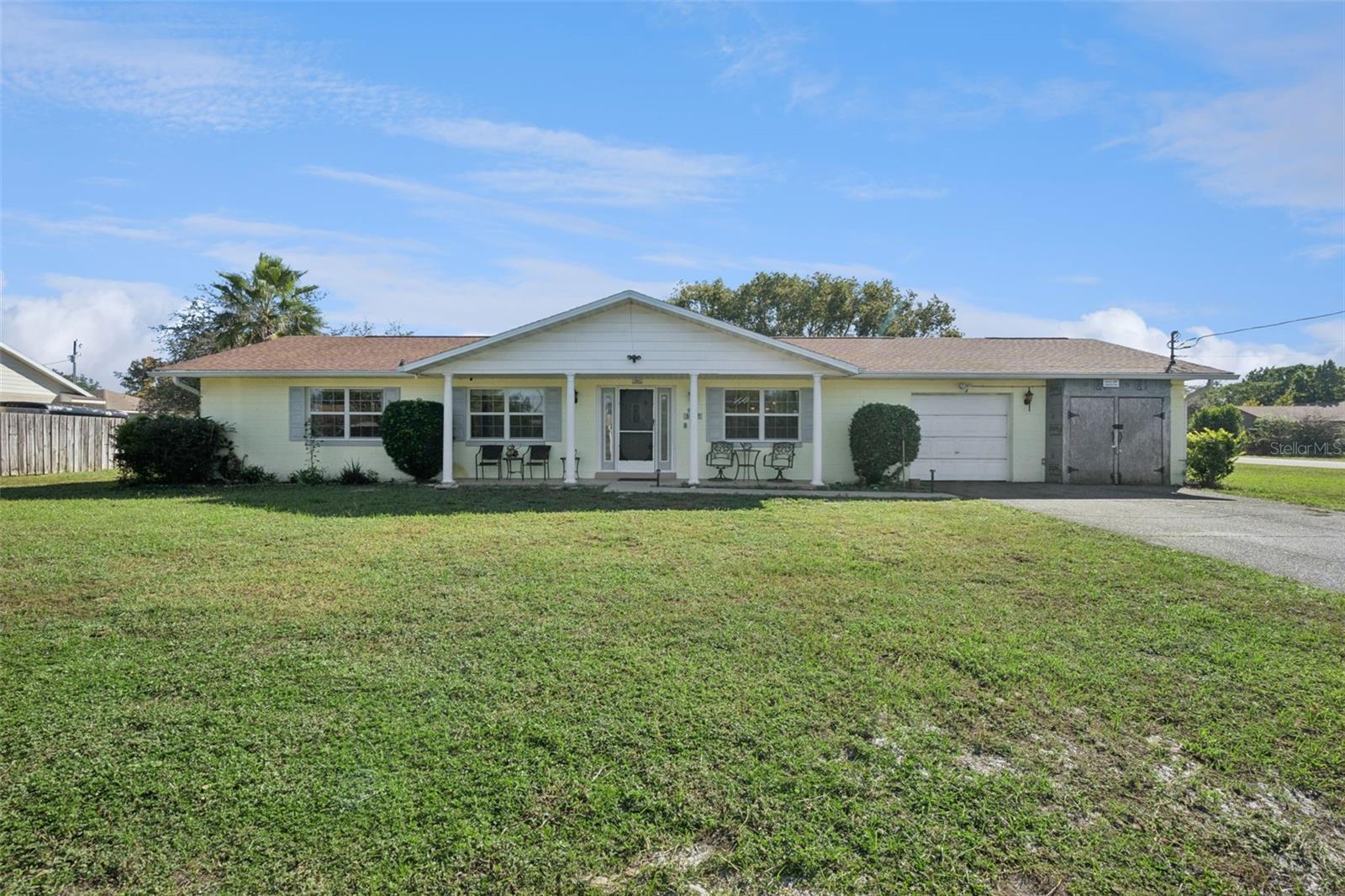 Listing photo 1 for 34122 Hunt Ave