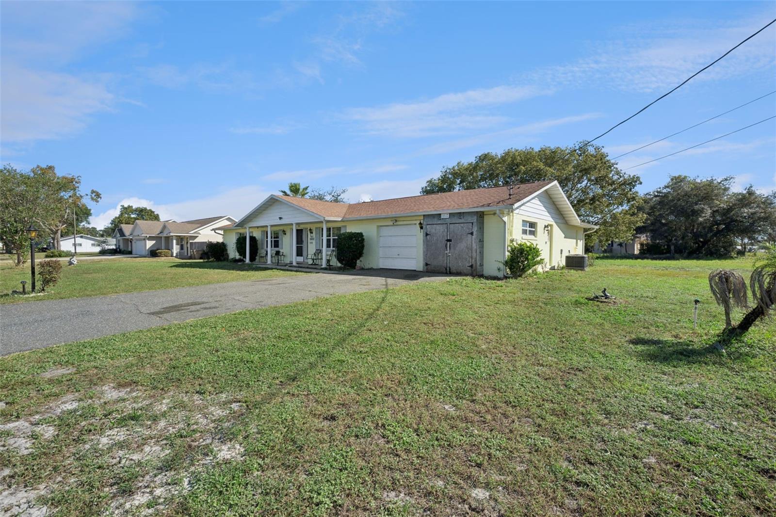 Listing photo 3 for 34122 Hunt Ave