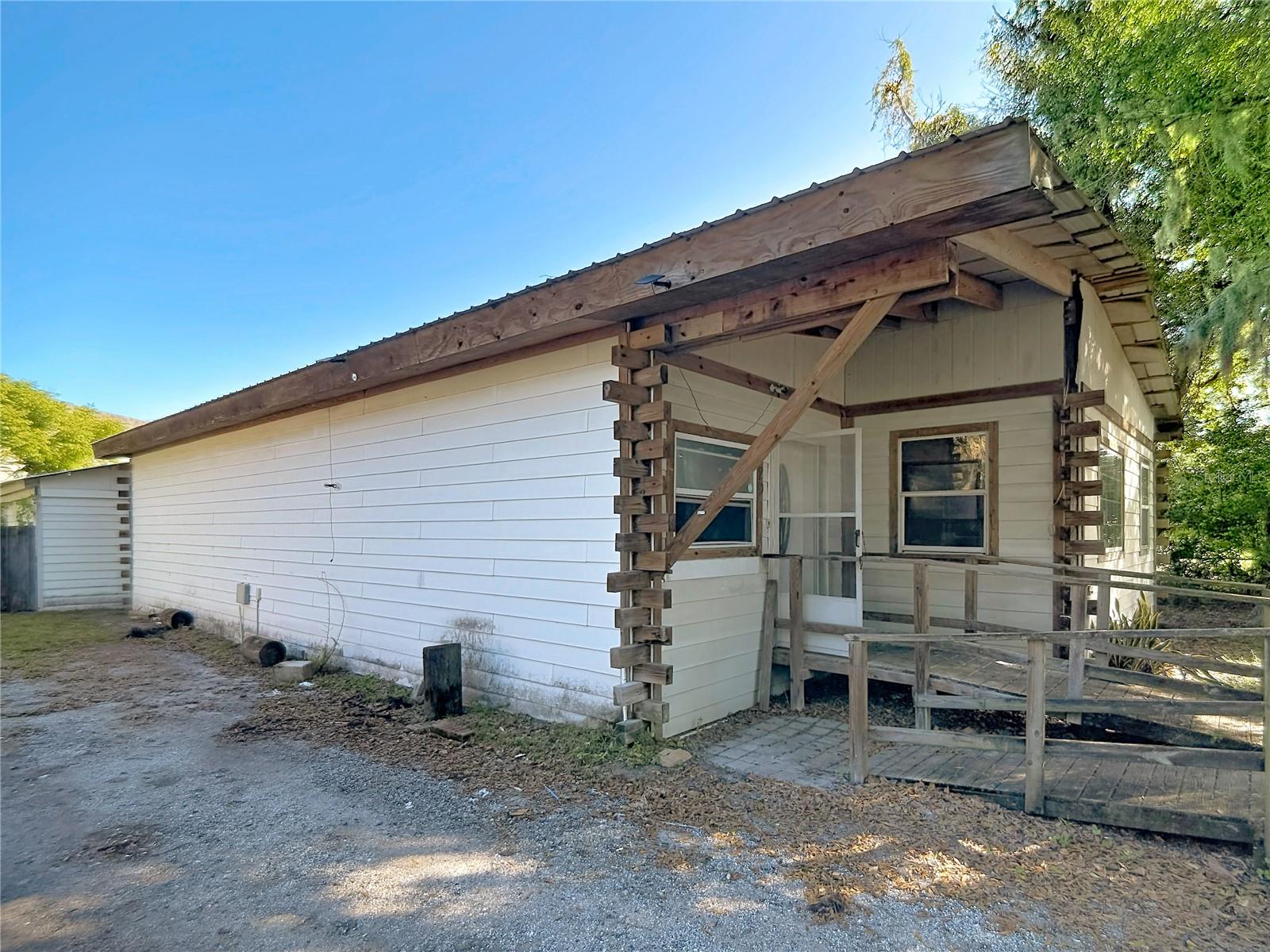 Listing photo 3 for 729 Crevasse St