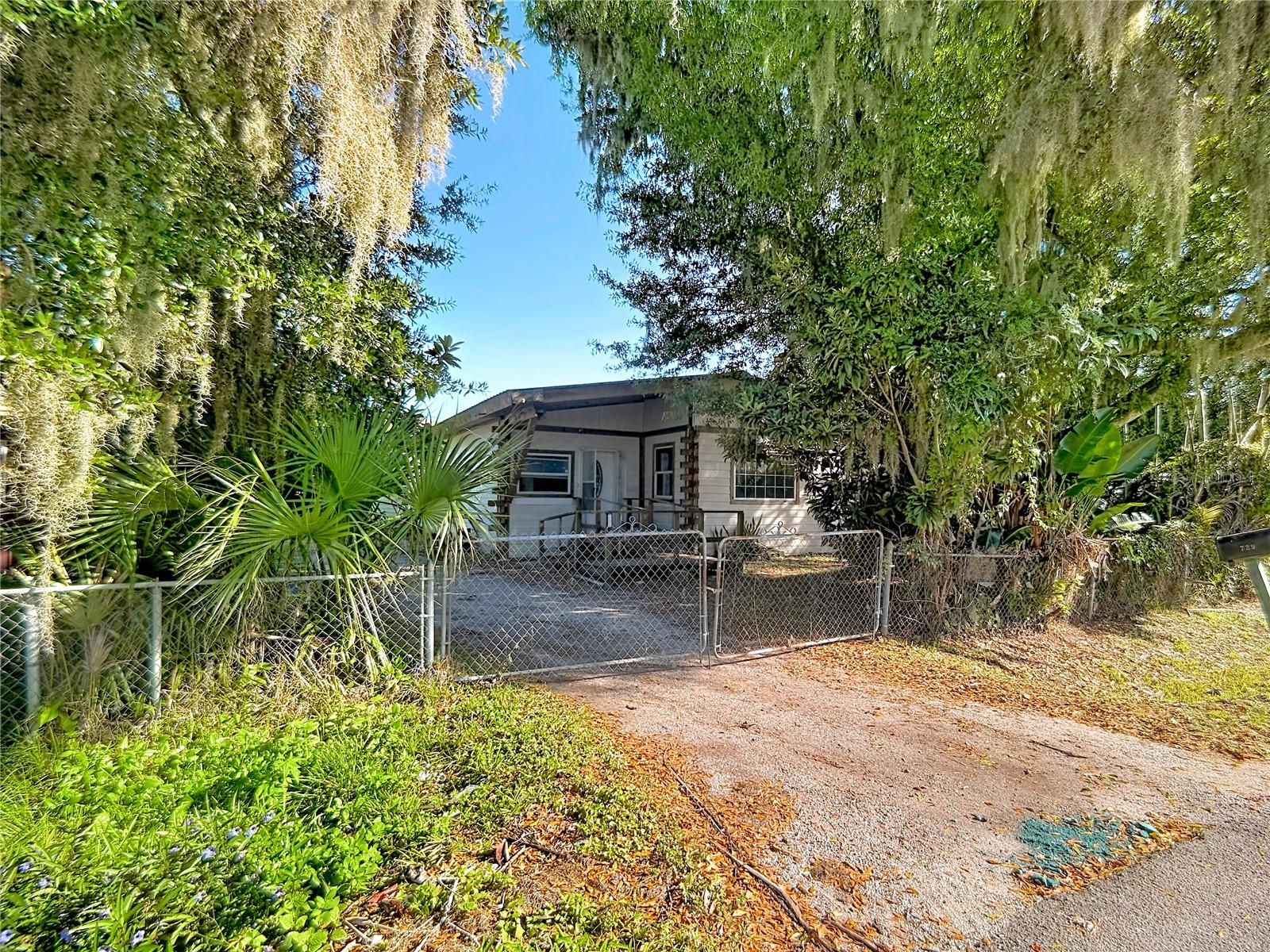 Listing photo 1 for 729 Crevasse St