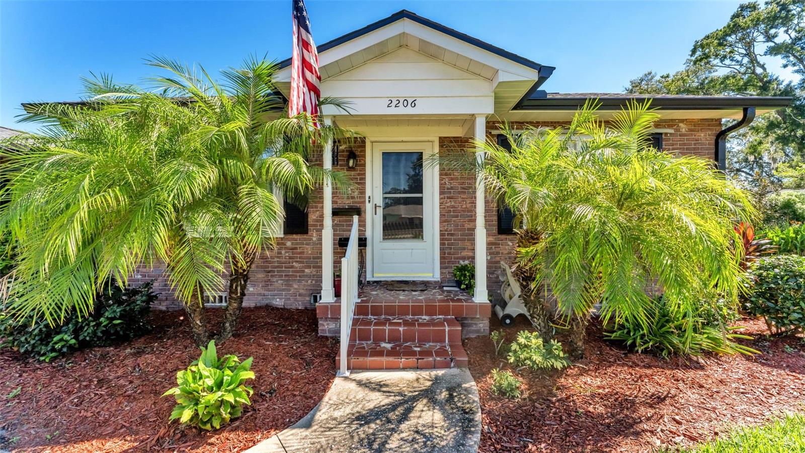 Listing photo 3 for 2206 Bristol Ave