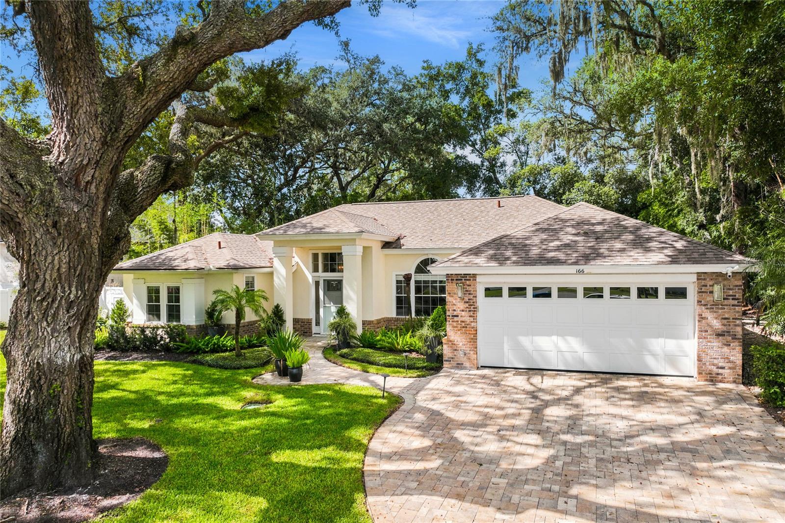 Listing photo 1 for 166 Oak View Cir
