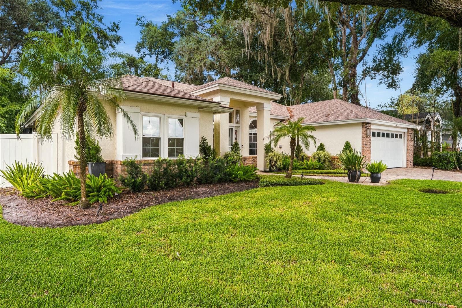 Listing photo 3 for 166 Oak View Cir