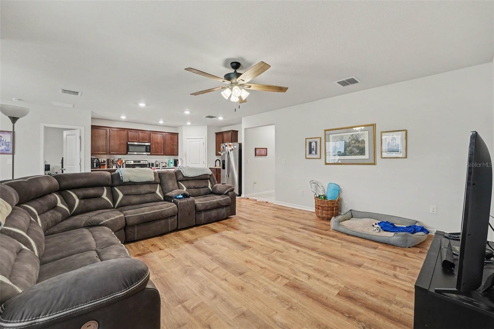 Listing photo 2 for 3824 Indian River Ct