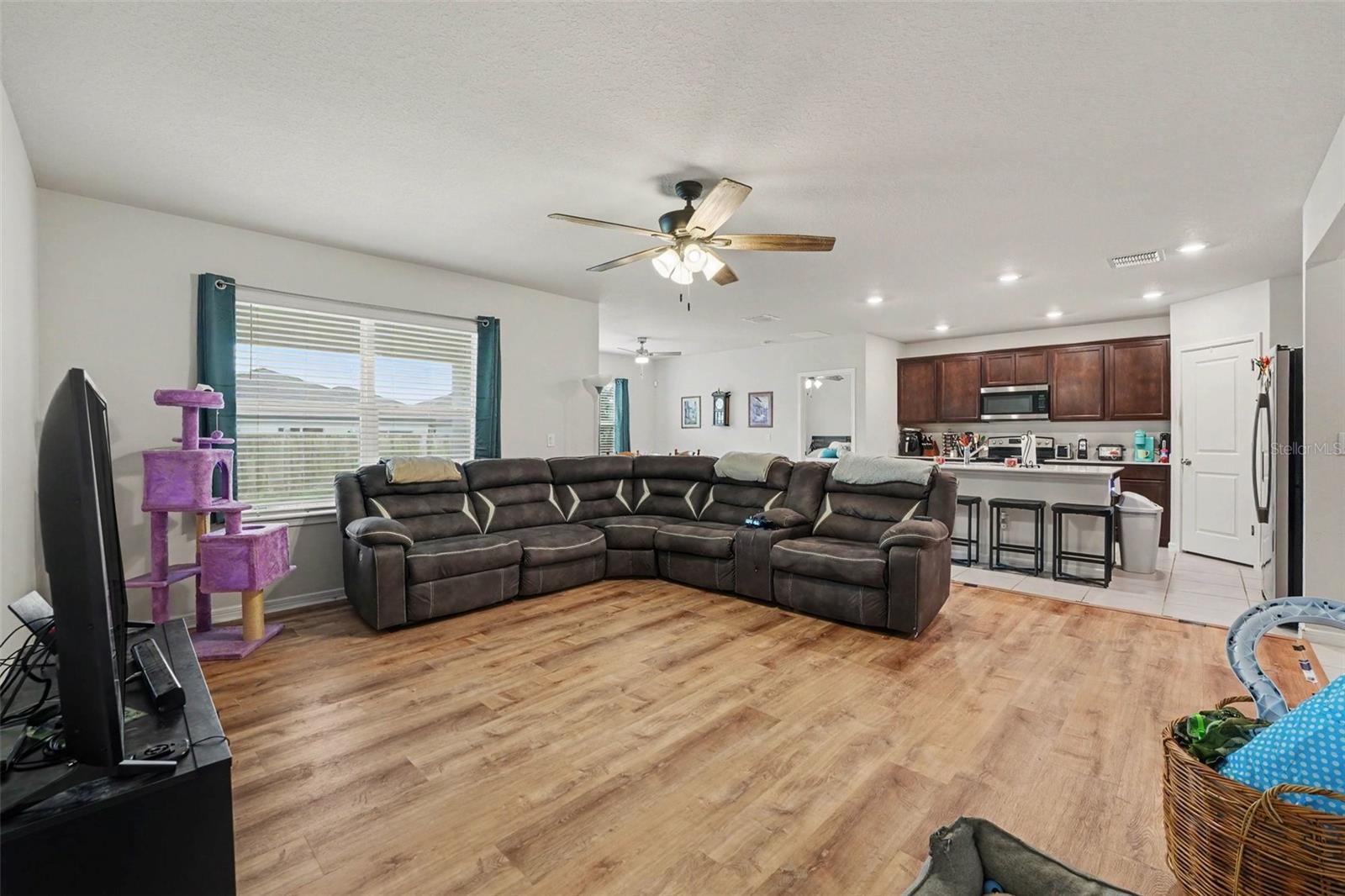 Listing photo 3 for 3824 Indian River Ct