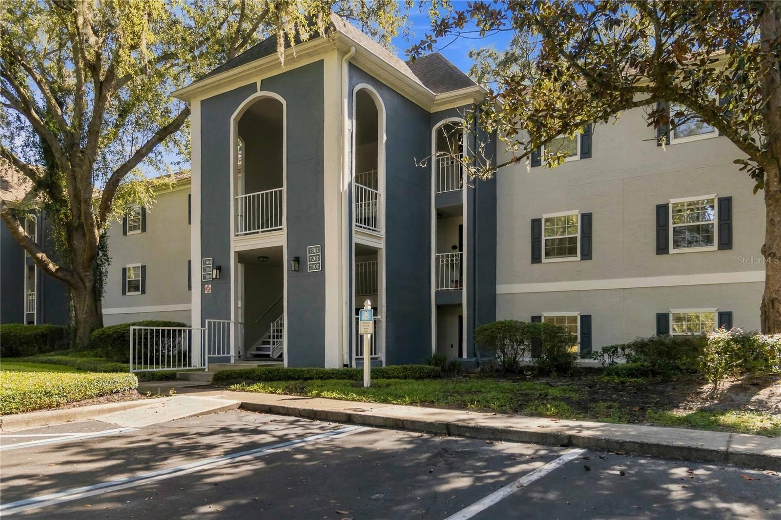 Listing photo 2 for 7102 Olympia Ct #7102