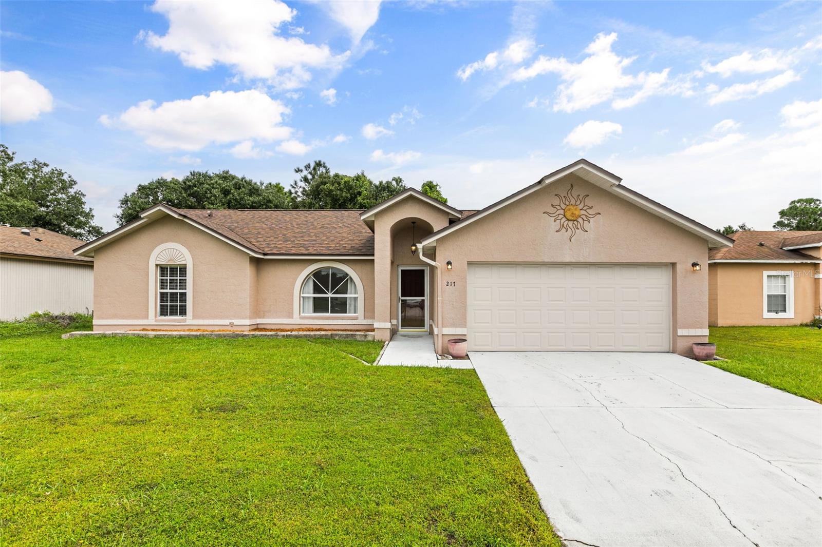 Listing photo 2 for 217 Churchill Ct