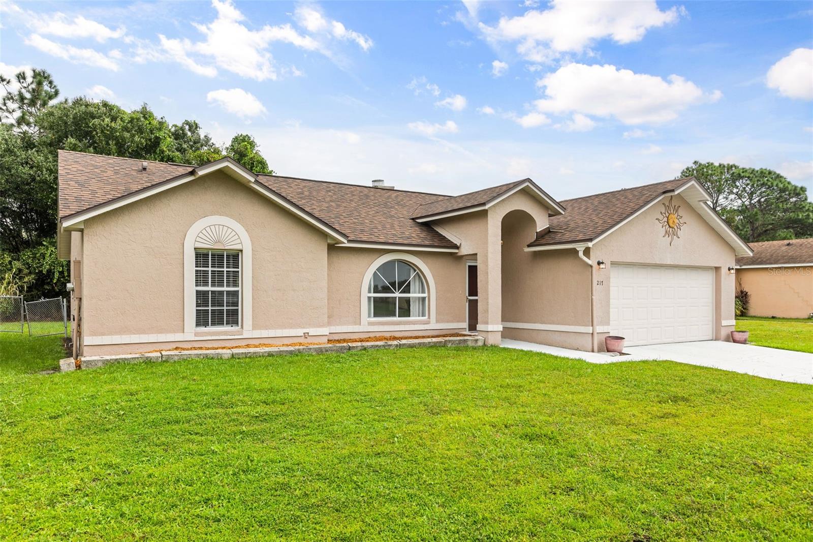 Listing photo 3 for 217 Churchill Ct