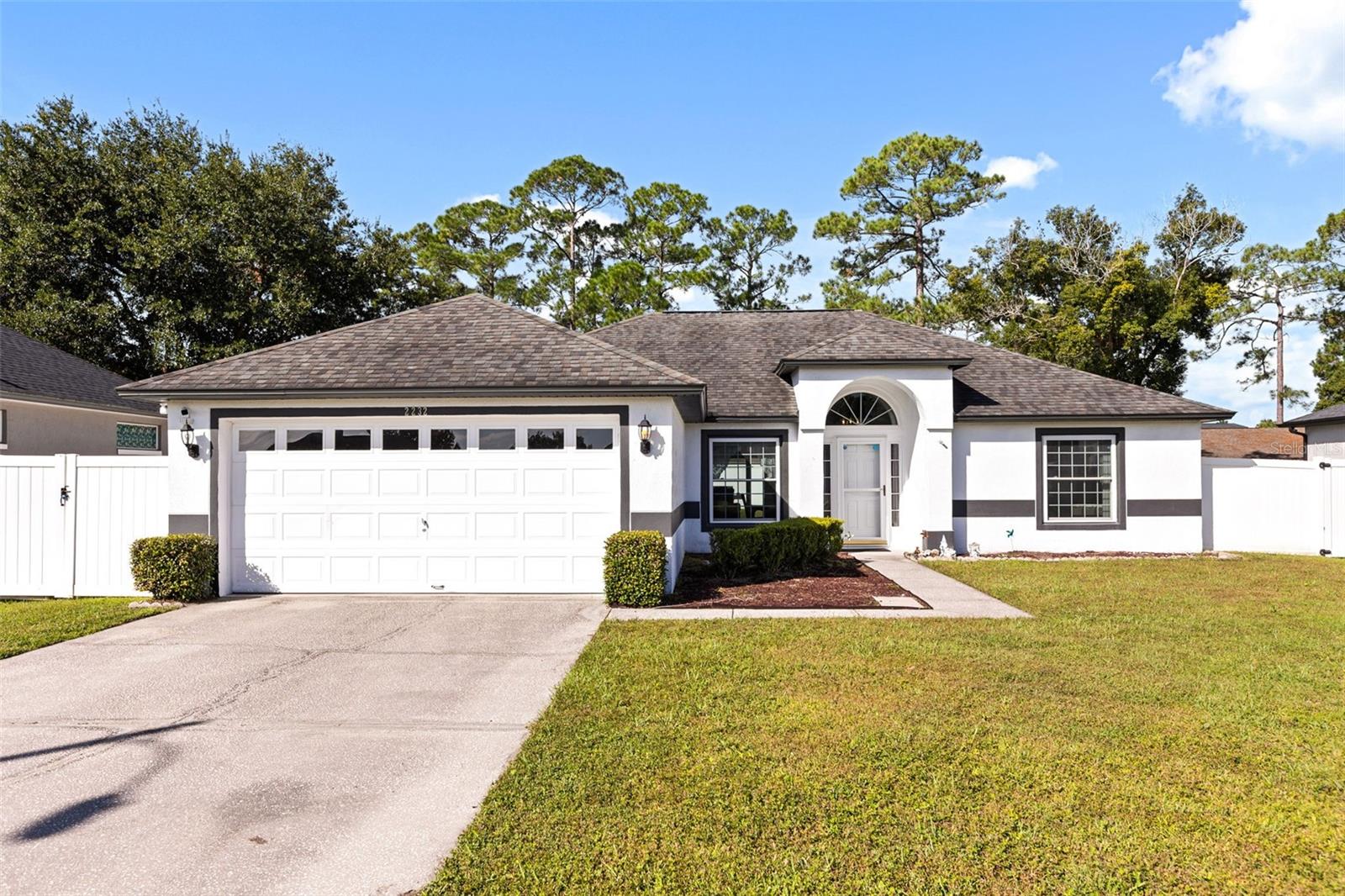 Listing photo 1 for 2232 Bagdad Ave