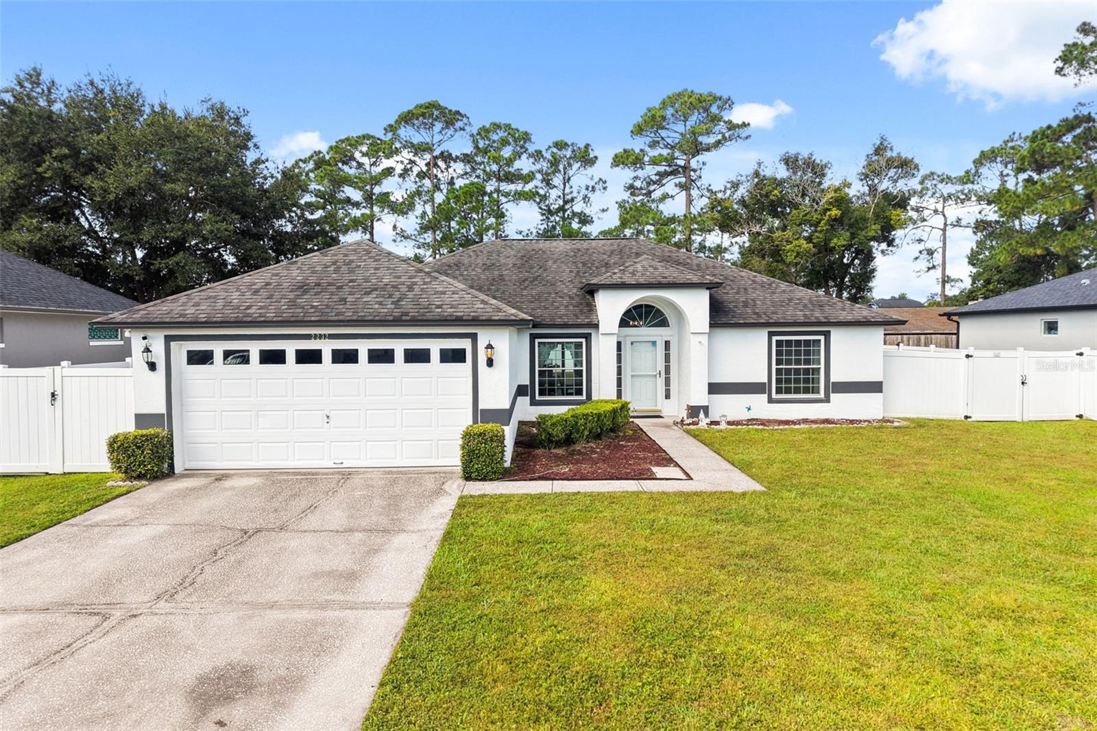 Listing photo 2 for 2232 Bagdad Ave