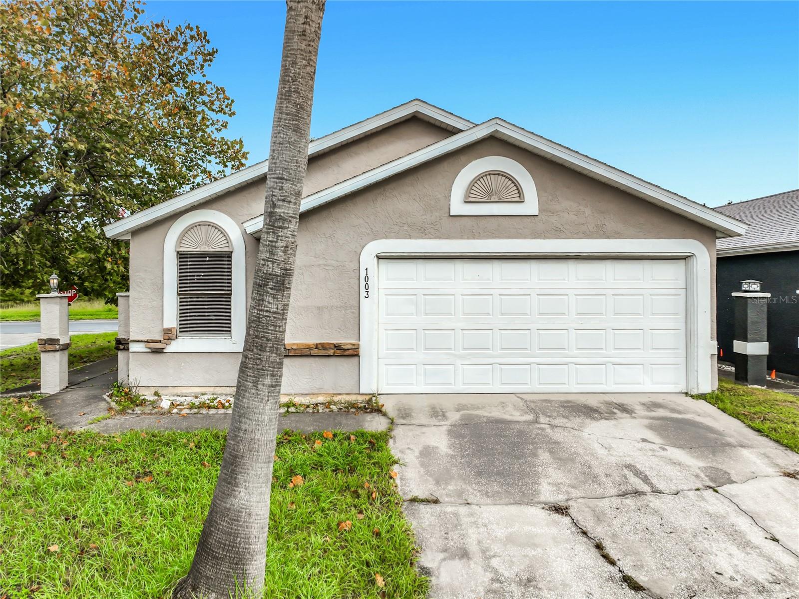 Listing photo 1 for 1003 Winterberry Ln