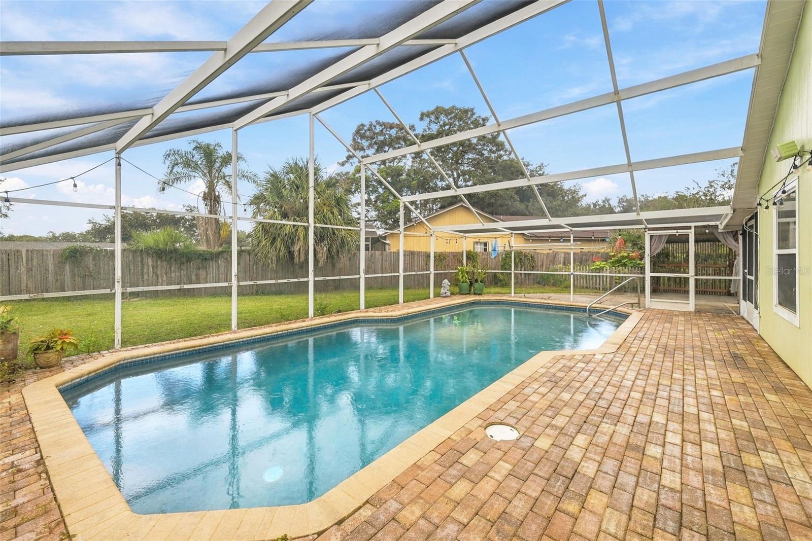 Listing photo 2 for 6906 Sawmill Blvd