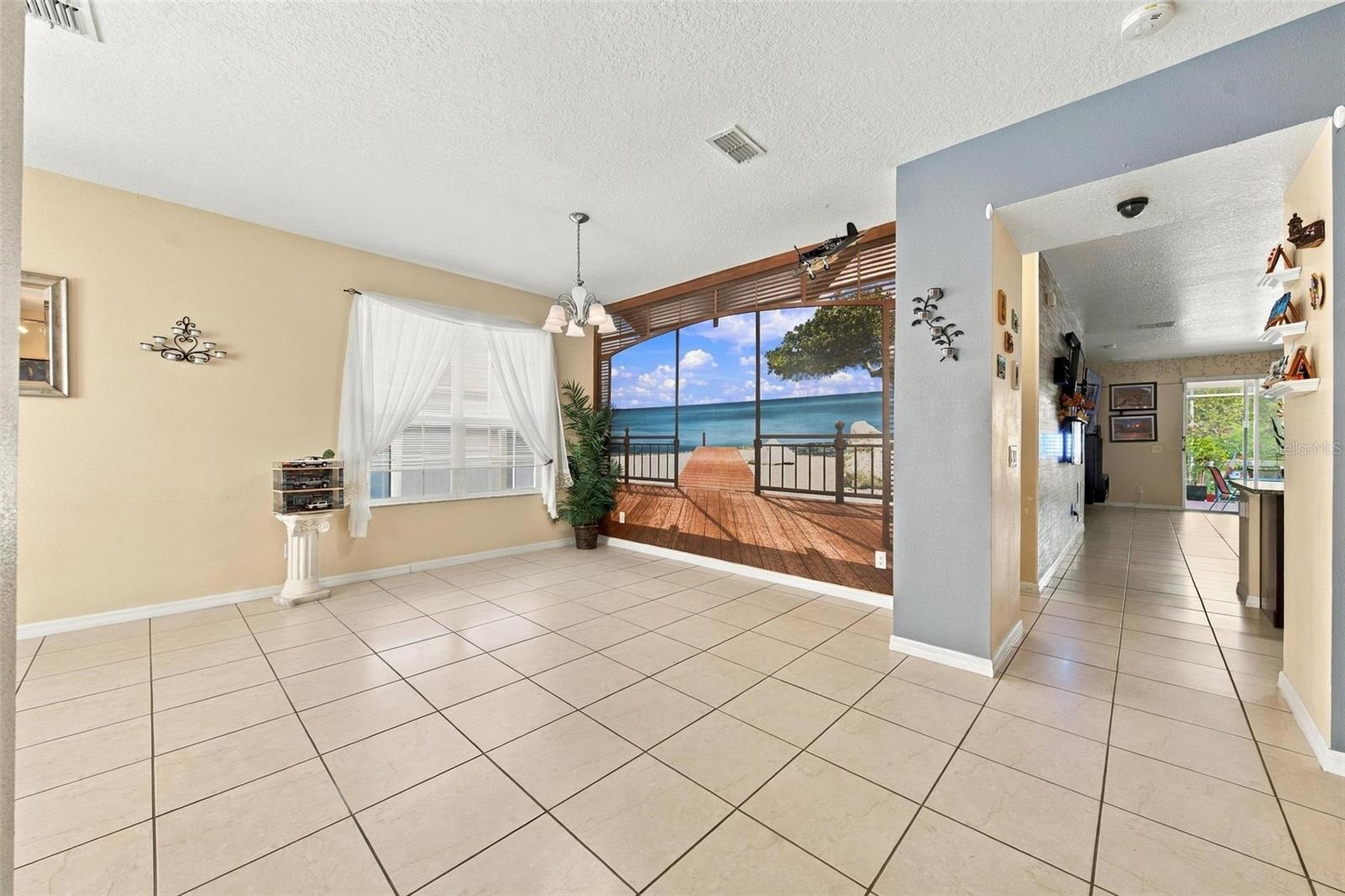 Listing photo 3 for 3409 Brant St