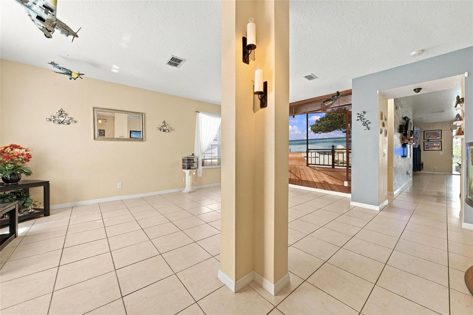 Listing photo 2 for 3409 Brant St