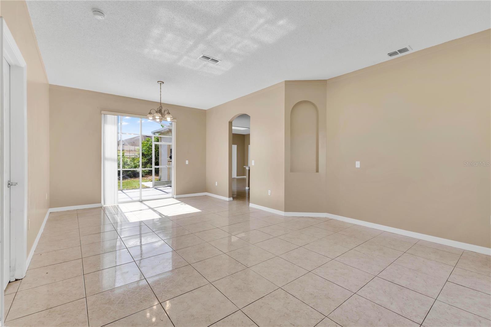 Listing photo 2 for 101 Blackpool Way
