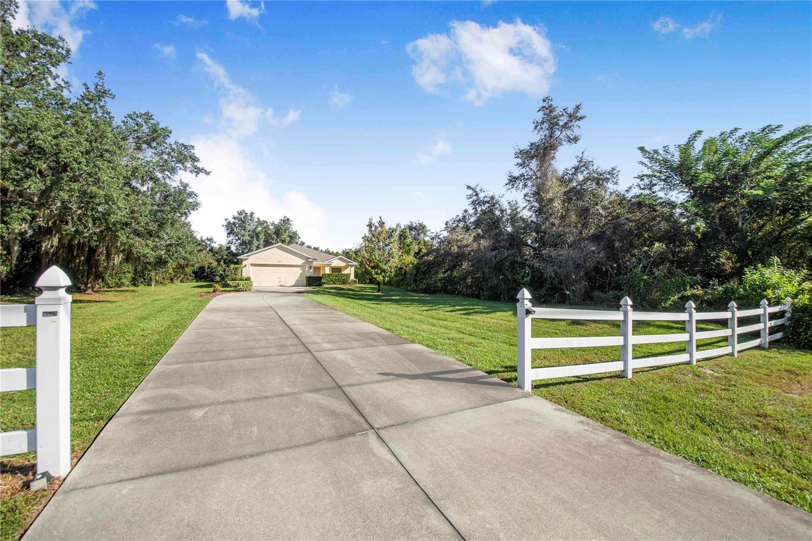 Listing photo 3 for 3829 Canal Rd