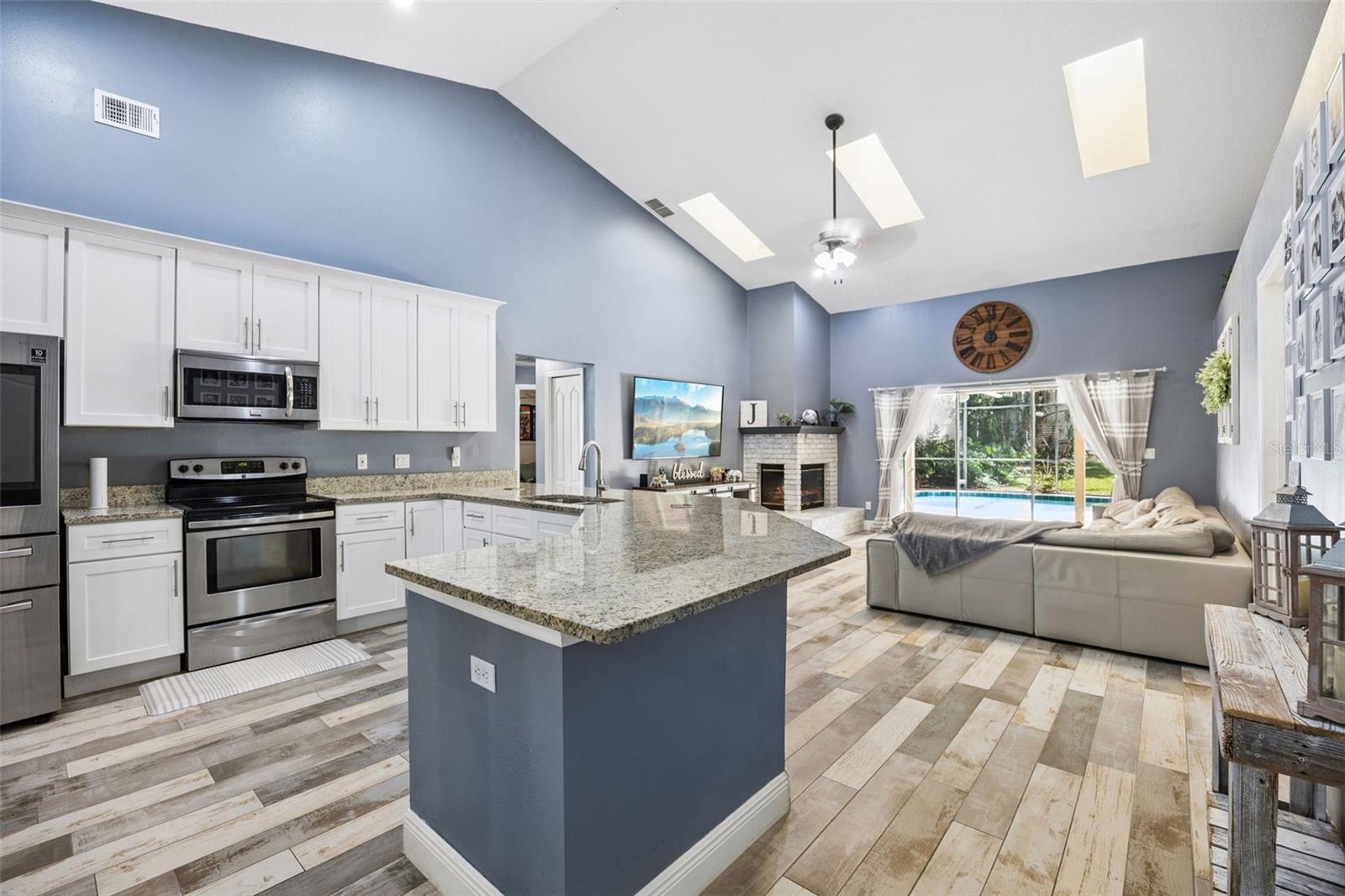 Listing photo 2 for 1505 Grassy Ridge Ln