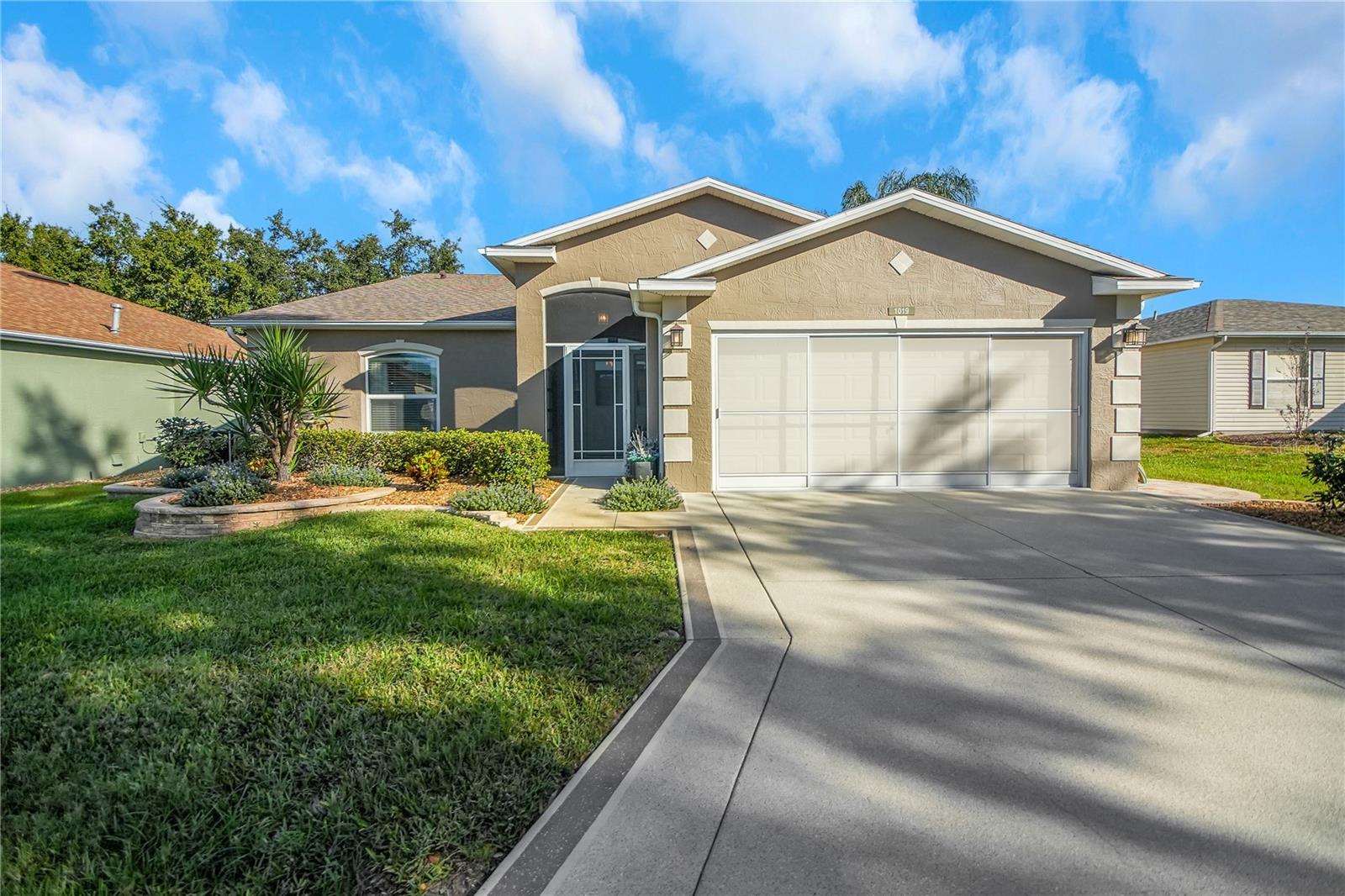 Listing photo for 1019 Meadowbend Dr