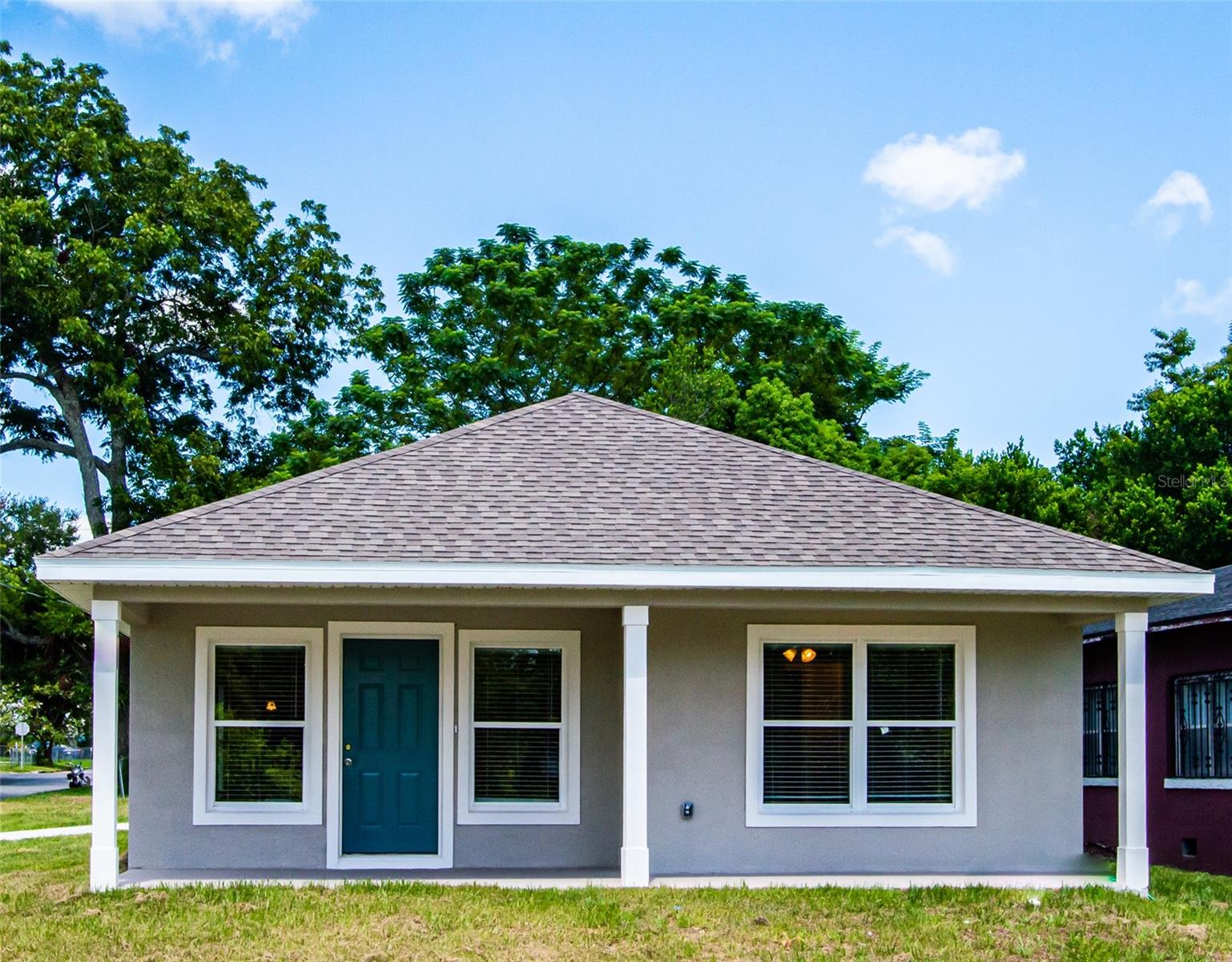 Listing photo 1 for 712 W 9th St