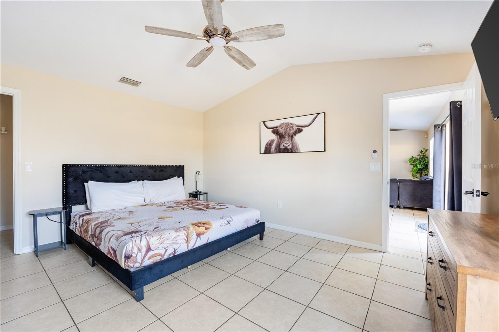 Listing photo 3 for 331 Marquee Drive Dr