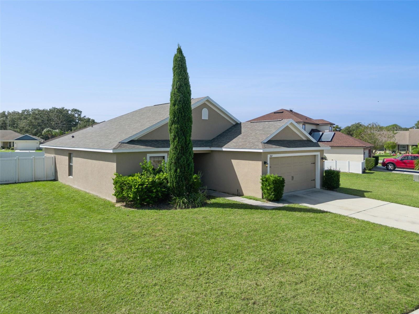 Listing photo 3 for 487 Ocho Rios Ave