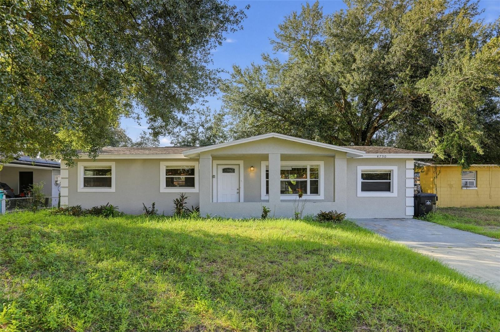 Listing photo 3 for 4750 Goldsboro Ct