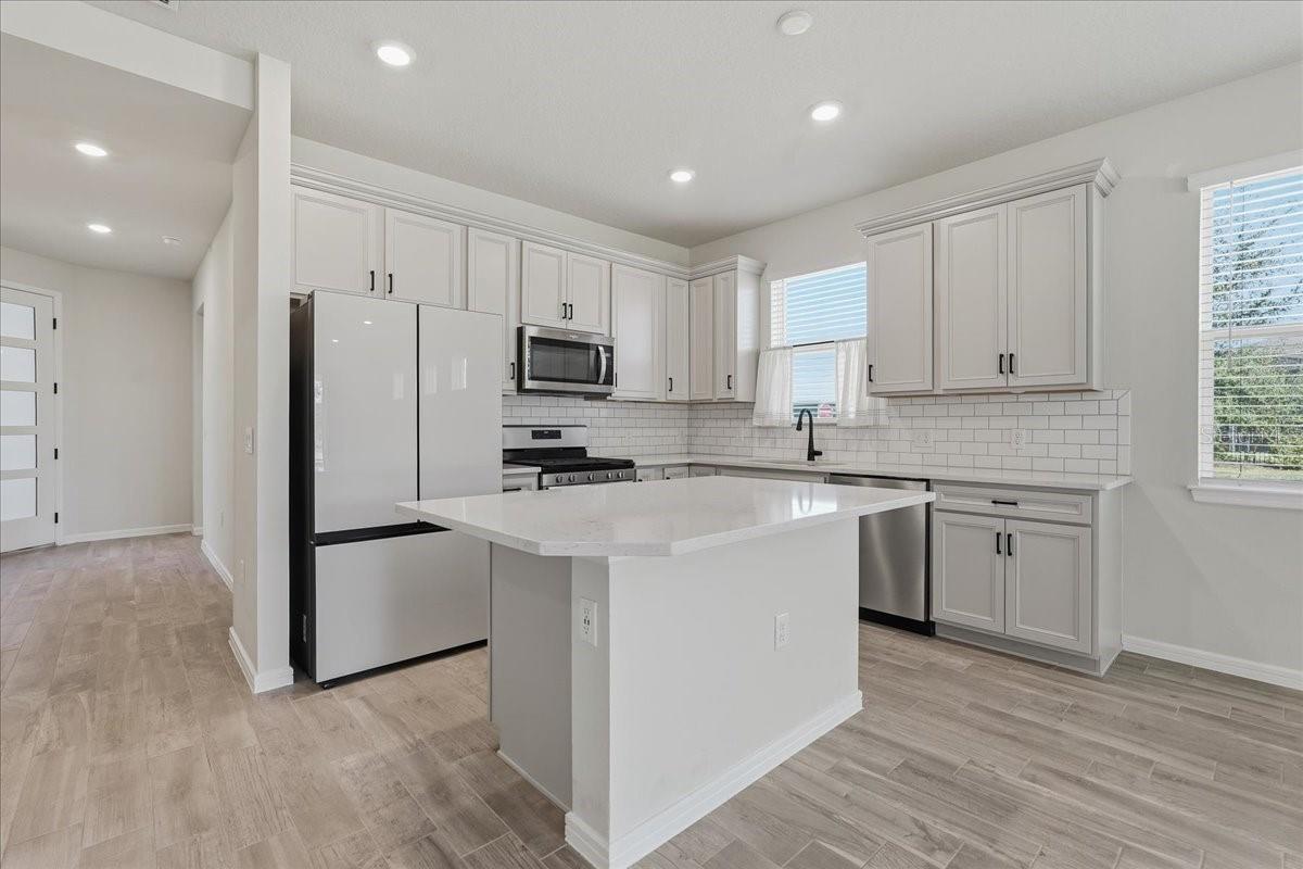 Listing photo 3 for 13537 Splashing Isla Dr