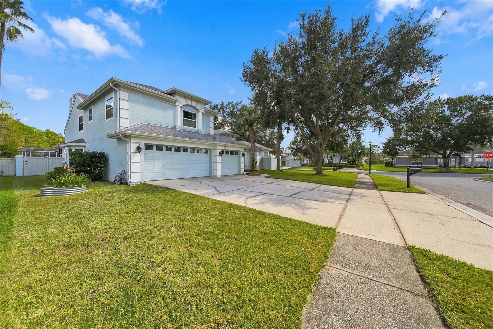 Listing photo 2 for 4901 Sudbury Ct
