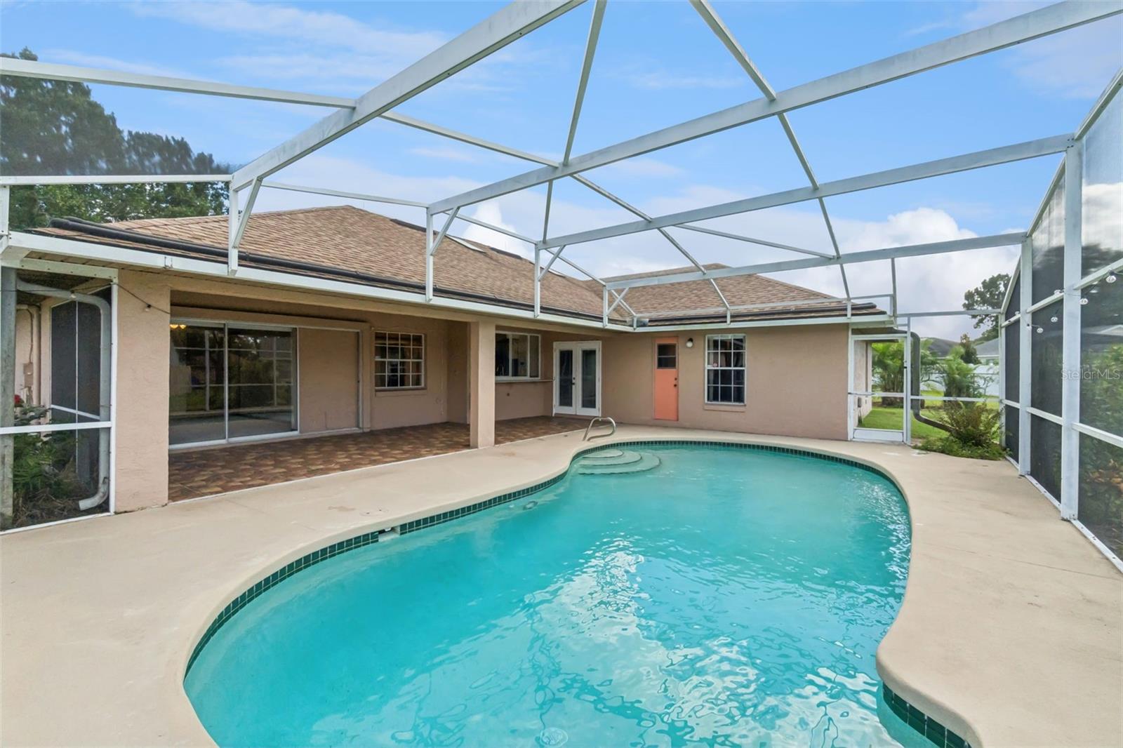 Listing photo 3 for 1512 Reade Cir