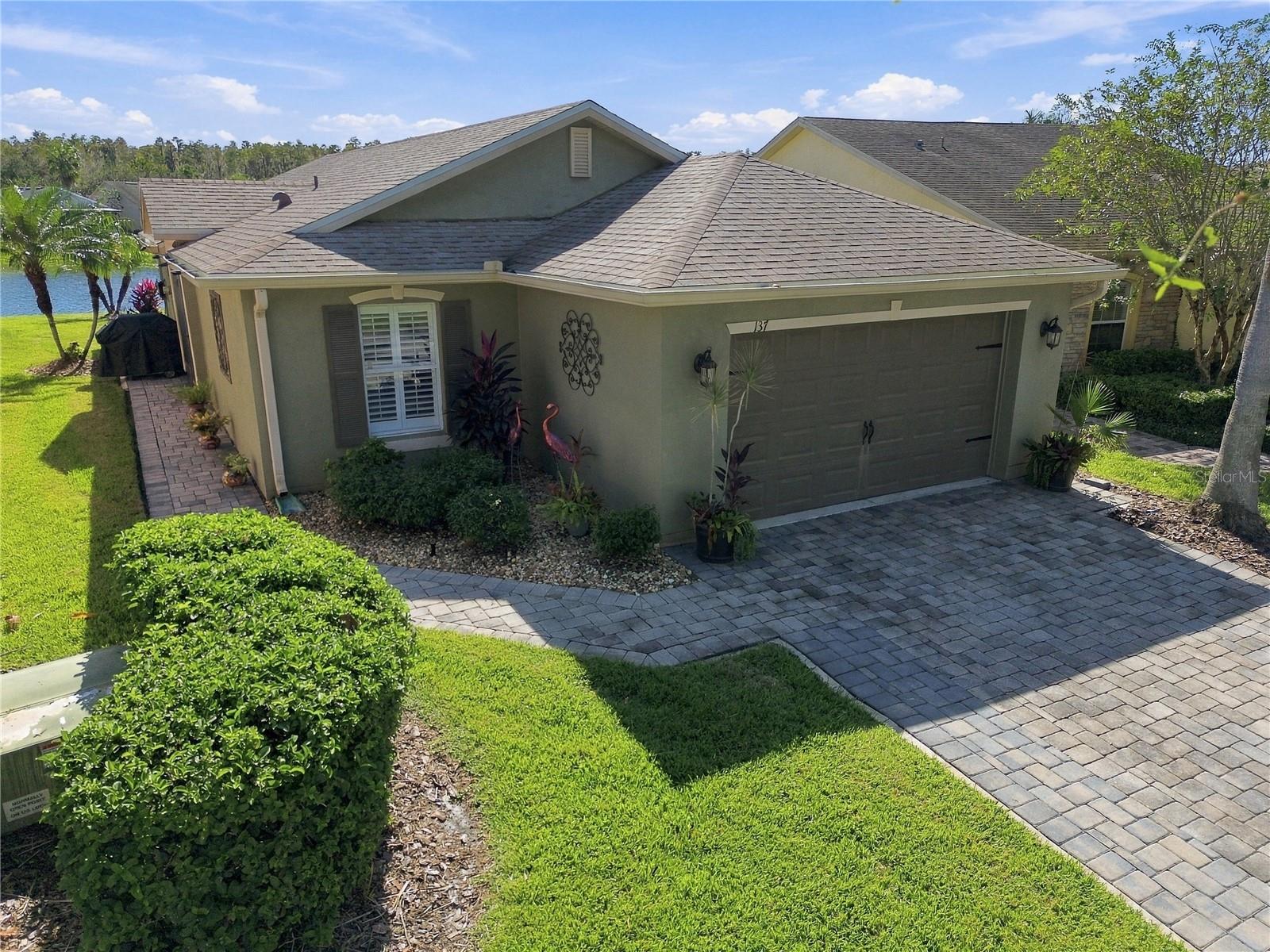 Listing photo 2 for 137 Rialto Rd