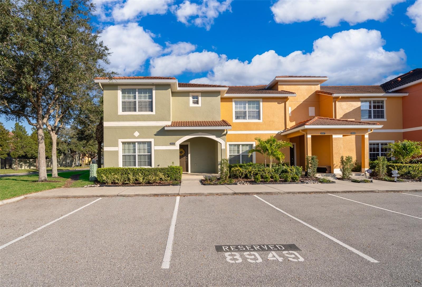 Listing photo 1 for 8949 Candy Palm Rd