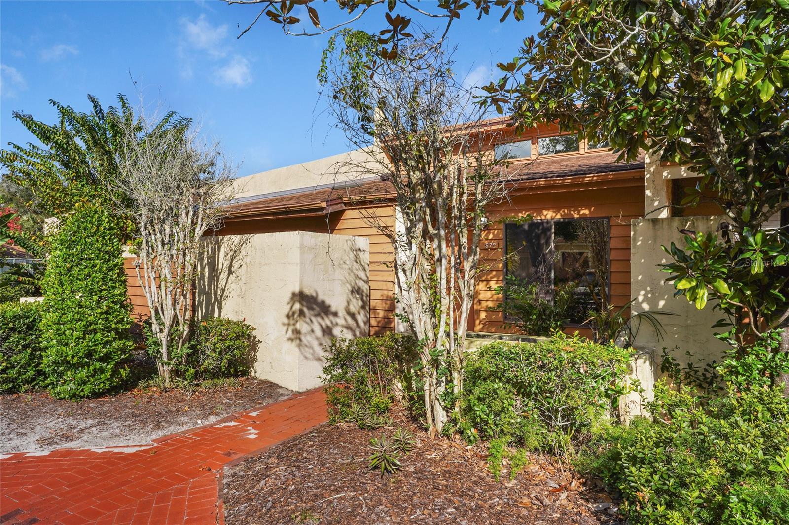 Listing photo 3 for 679 W Cranes Cir