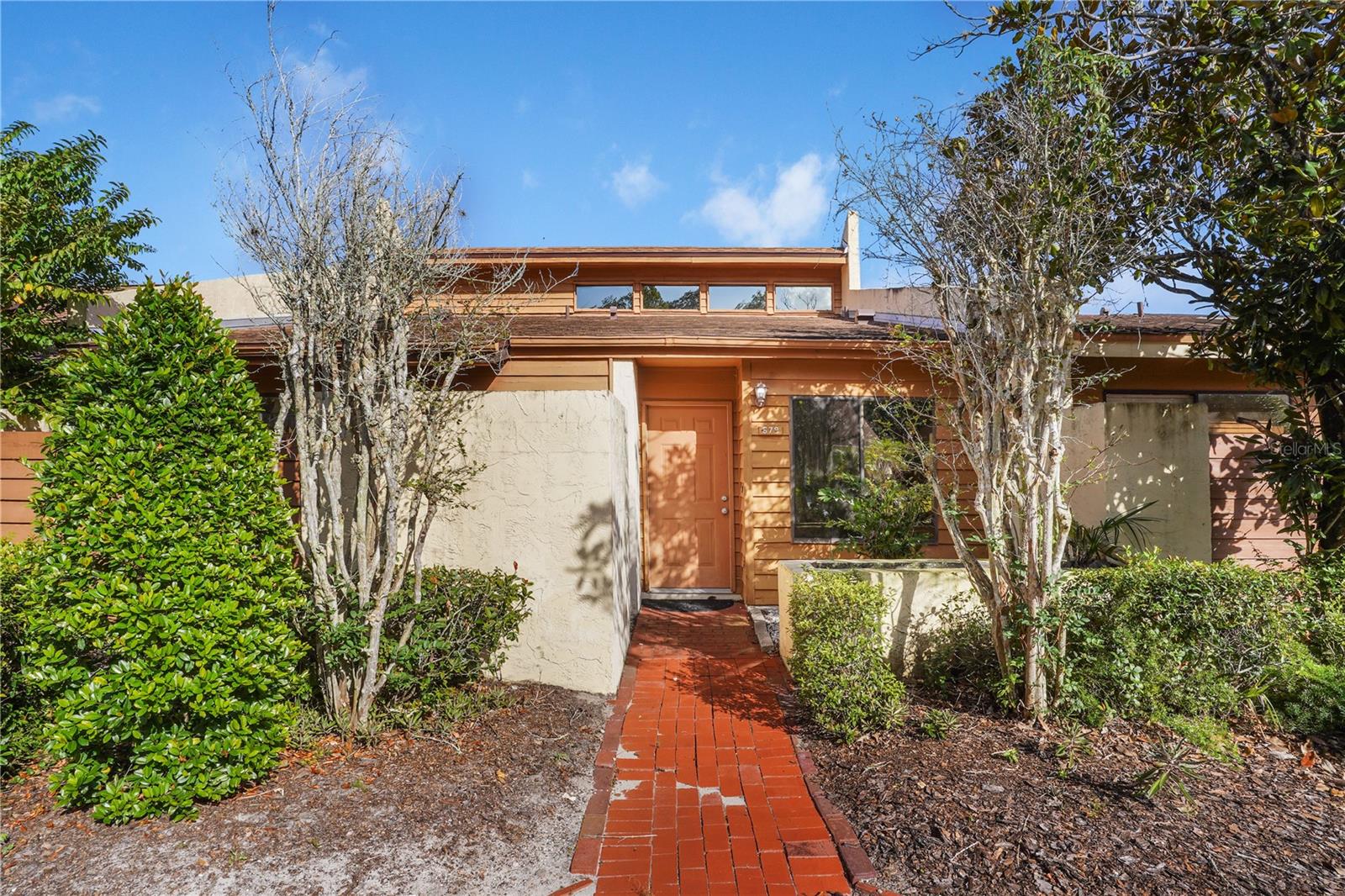 Listing photo 2 for 679 W Cranes Cir