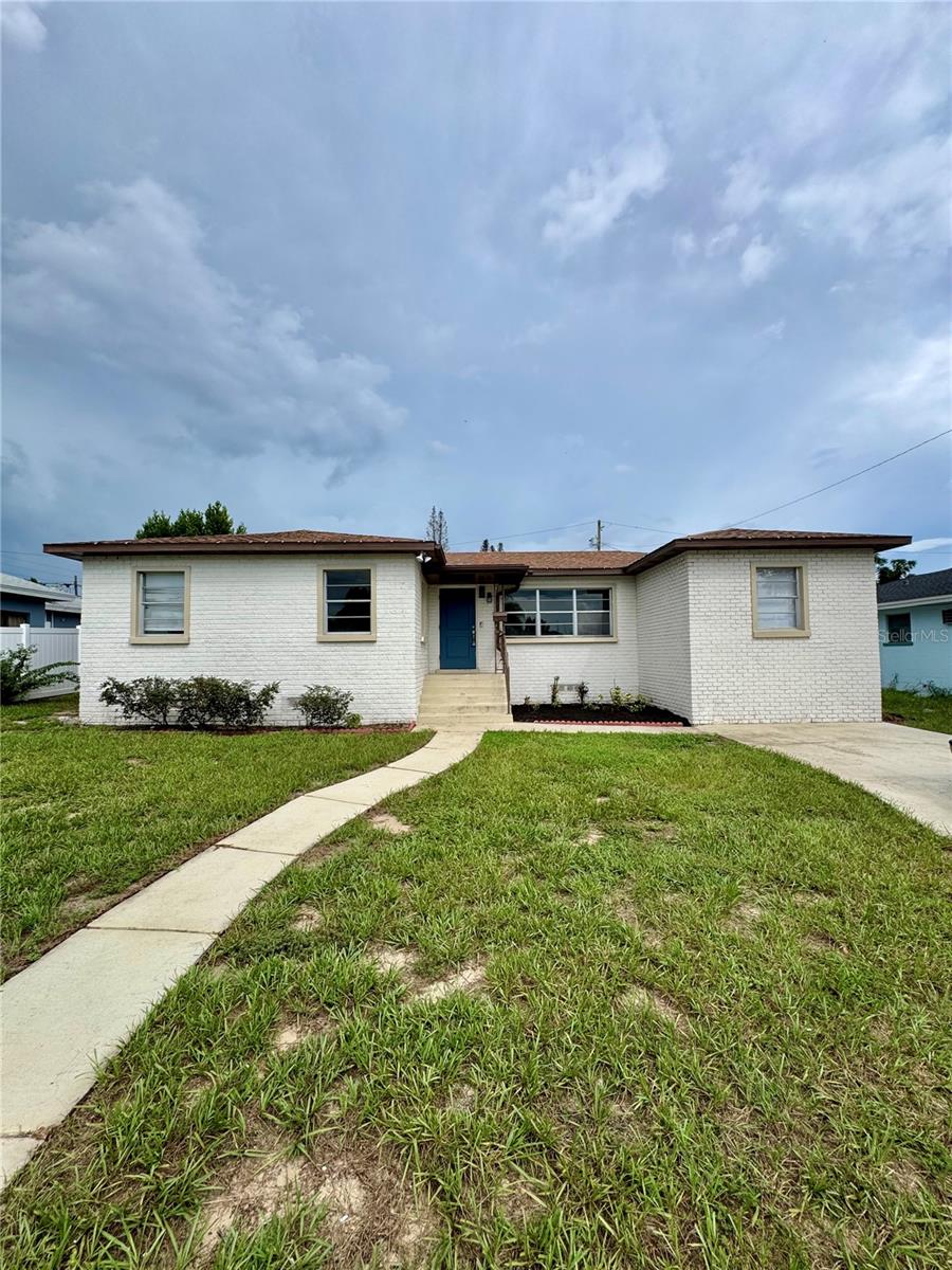 Listing photo for 911 Exmoor Way