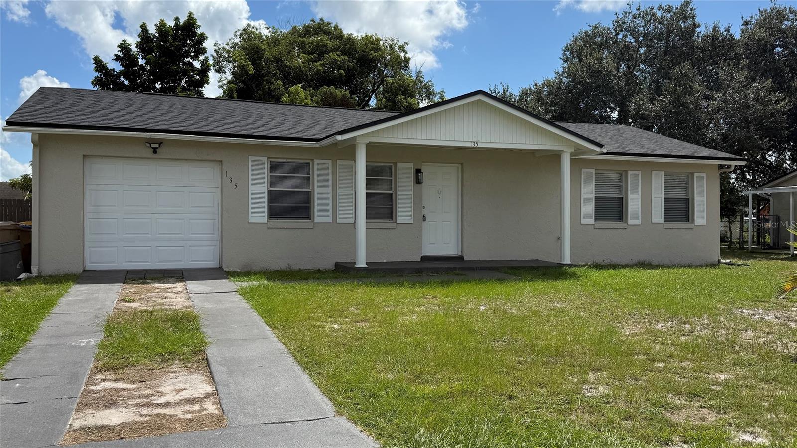 Listing photo 3 for 135 Morelia Ln