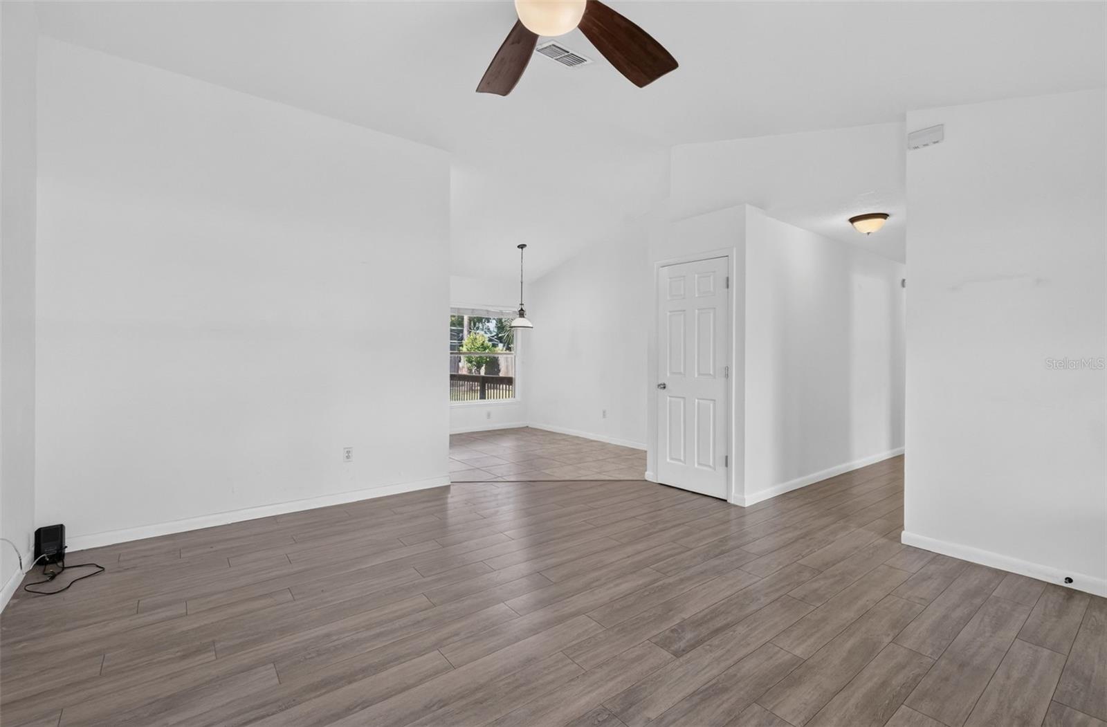 Listing photo 3 for 906 Kentucky Blvd