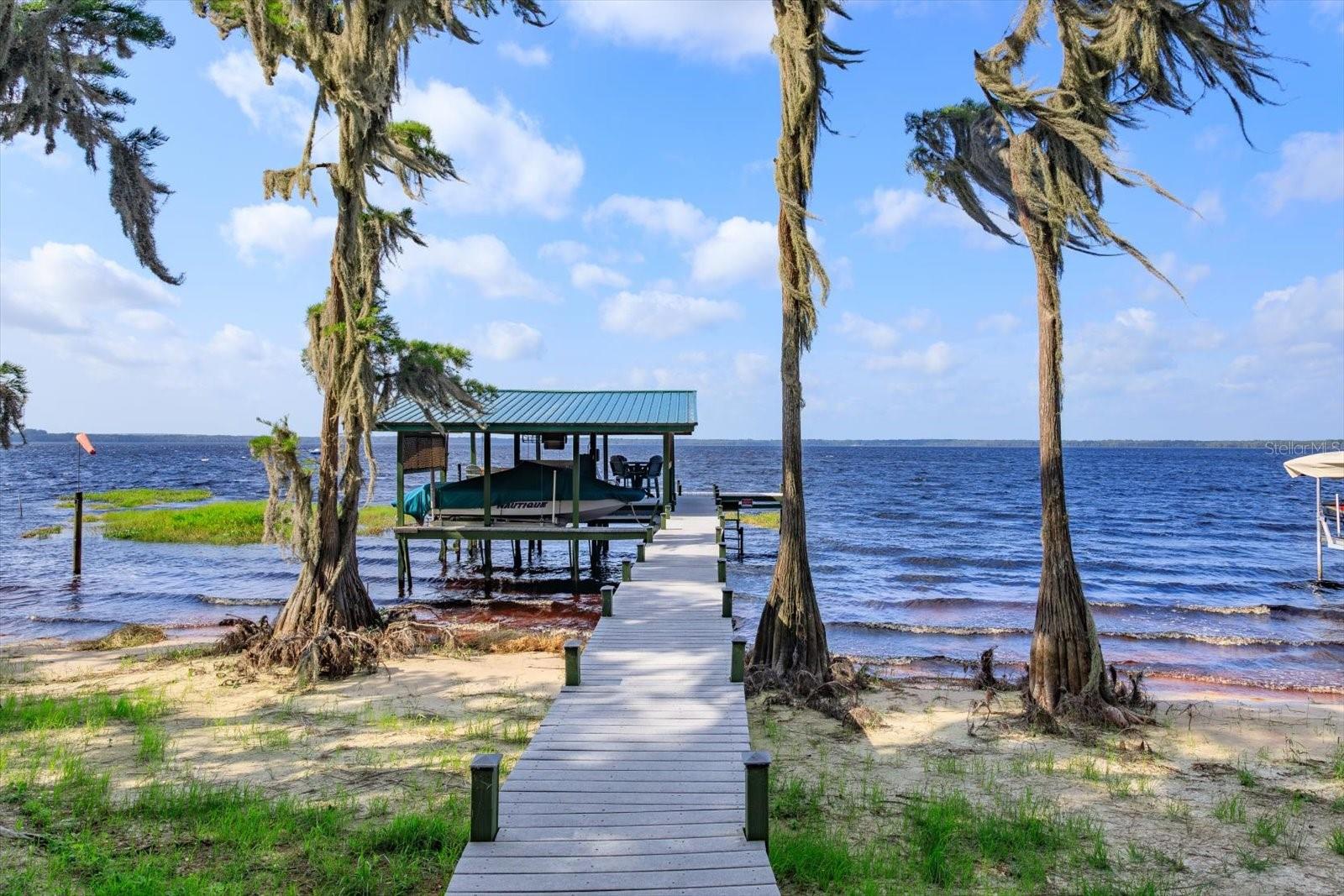 Listing photo 2 for 10350 Lake Louisa Rd