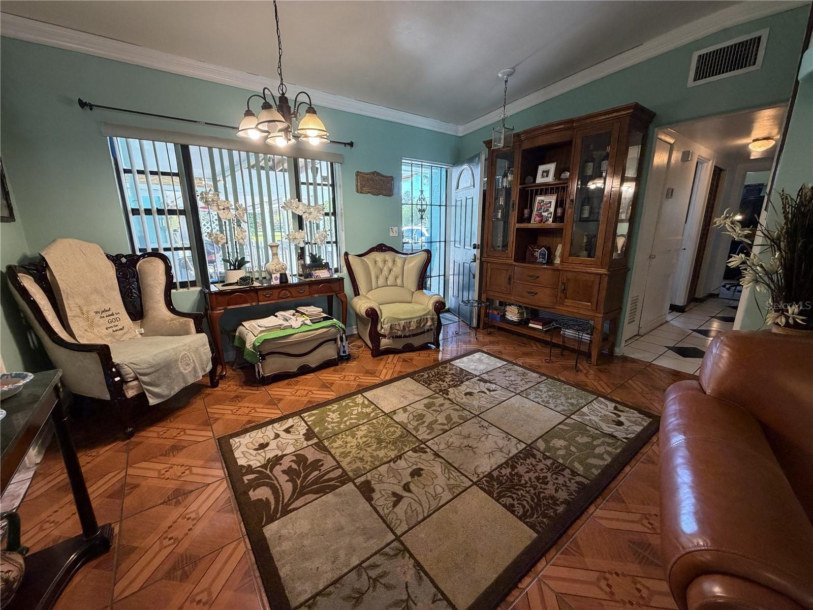 Listing photo 3 for 5117 W Washington St
