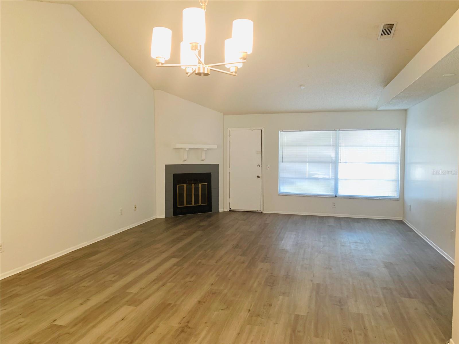 Listing photo 3 for 7651 Eldorado Pl