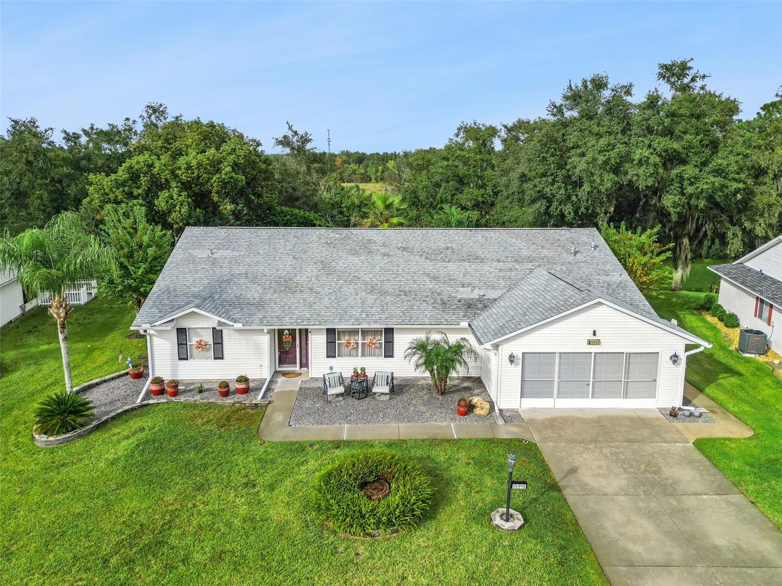 Listing photo 2 for 26949 Racquet Cir