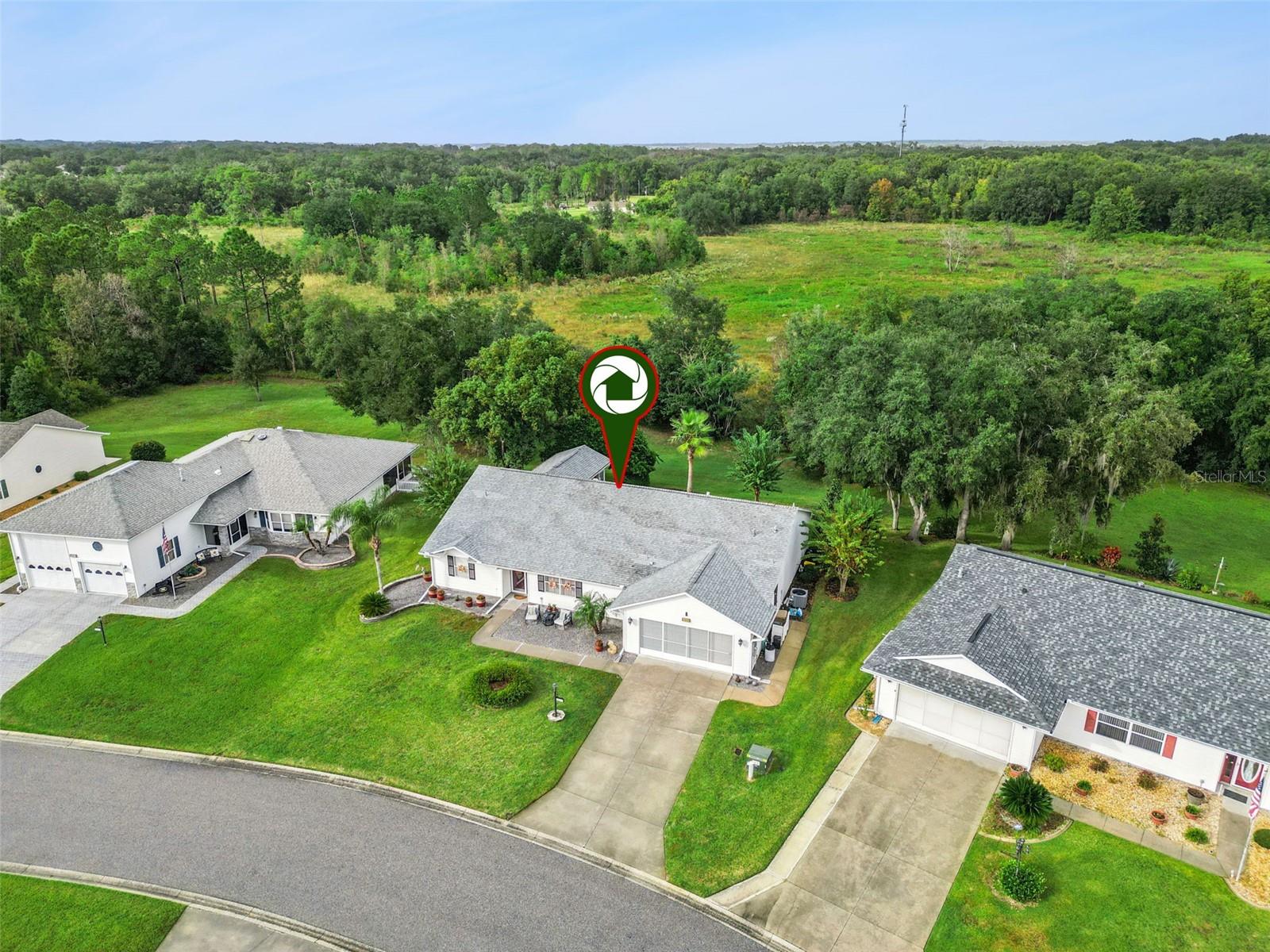 Listing photo 3 for 26949 Racquet Cir