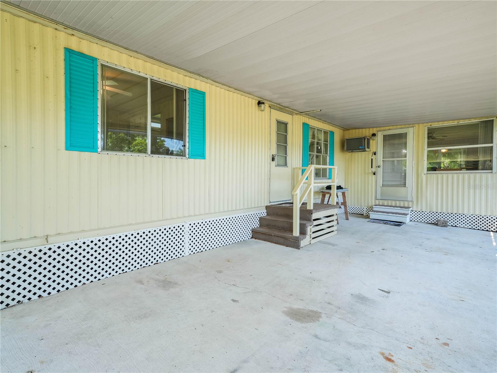 Listing photo 3 for 3130 N Marina Pkwy