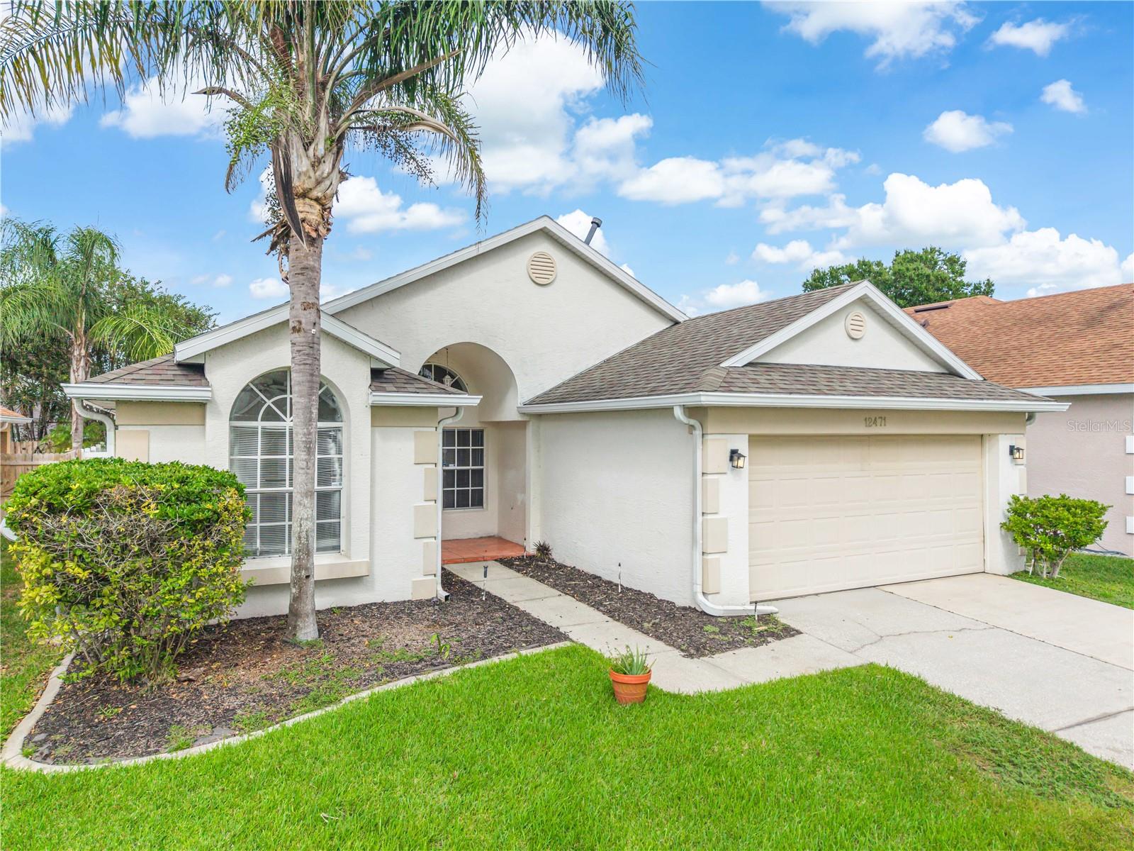 Listing photo 3 for 12471 Castlemain Trl
